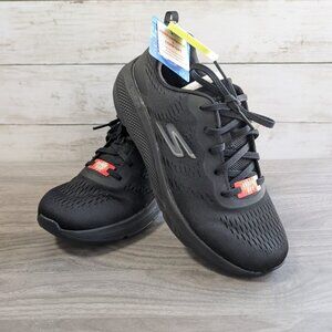 Skechers Go Run Performance Size 7 Wide Air Cooled Goga Mat Lightweight Black